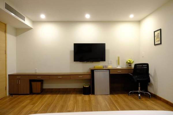 Workspace - JB Central Apartment