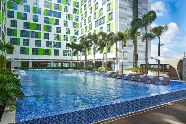 Holiday Inn & Suites Saigon Airport an IHG Hotel