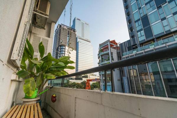 Spacious Retro Apt 5 Min Walk to Ben Thanh Market