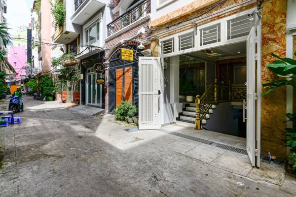 Woody House Saigon Center