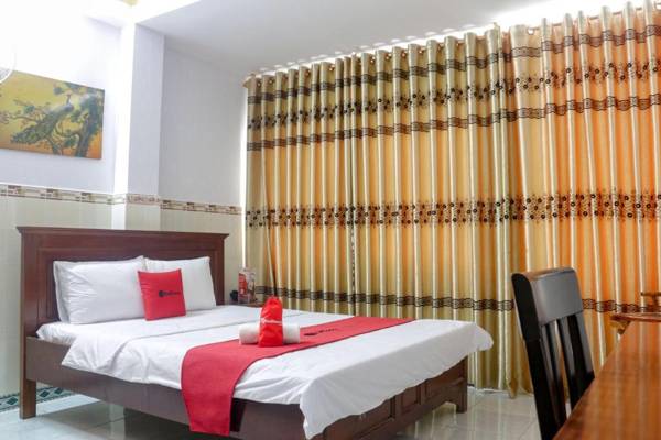 RedDoorz Diamond Hotel CMT8