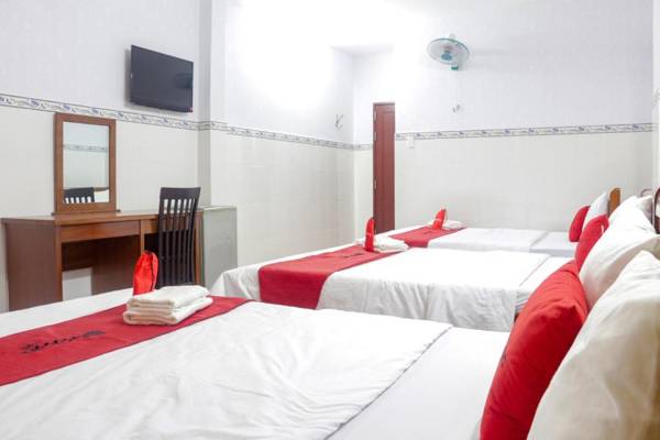 RedDoorz Diamond Hotel CMT8