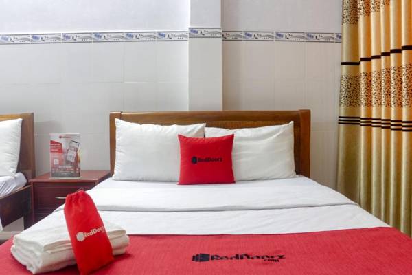 RedDoorz Diamond Hotel CMT8