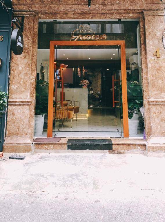 Me Gustas - Love Hotel