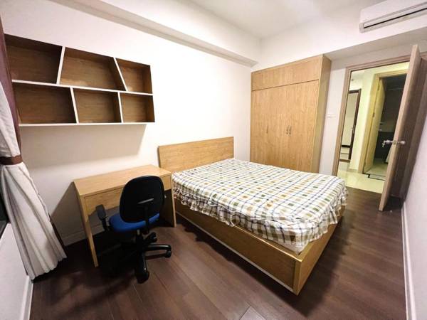 Workspace - NGUYEN HOMESTAY with PRIVATE TOILET POOL & GYM @ SUN AVENUE D2