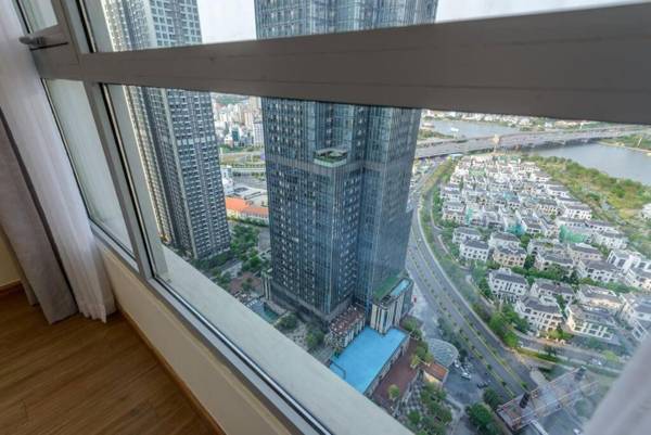 3br Apt next to Landmark81 nice view