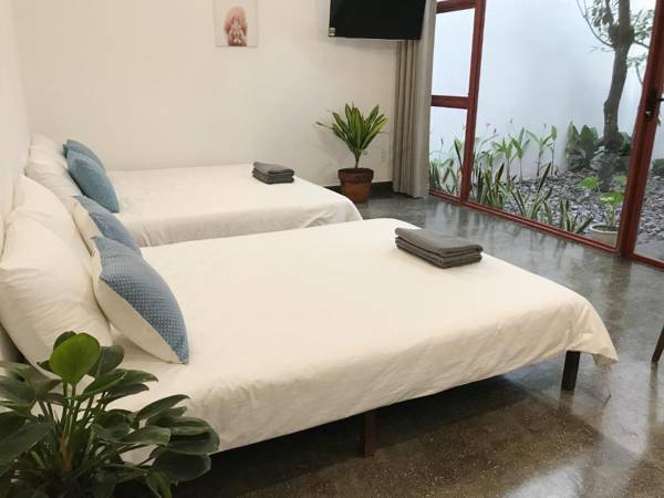 LaRose Cafe I Bed & Breakfast