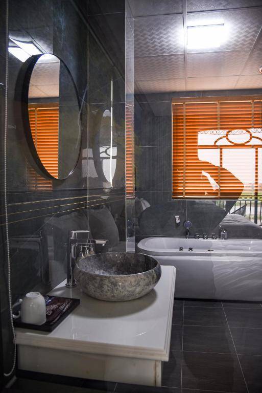 Lotus Hotel Ninh Bình