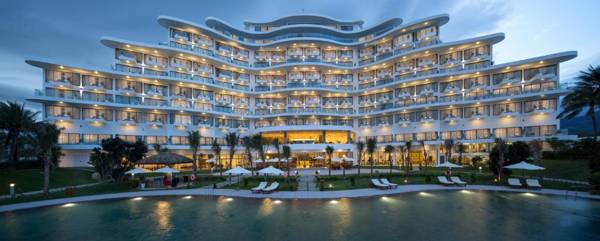 Cam Ranh Riviera Beach Resort & Spa