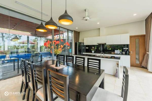 Flamingo Villa Happy