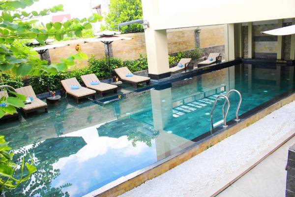 Royal Riverside Hoi An Hotel