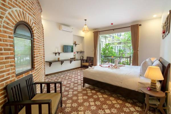 Blooms Boutique Village