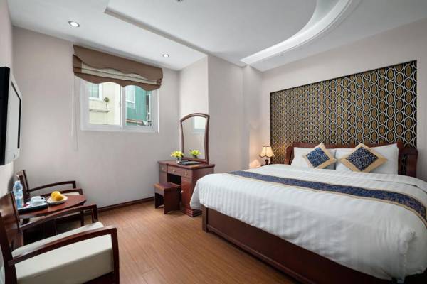 Lakeside Palace Hotel