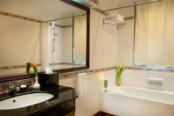 Diamond Westlake Suites