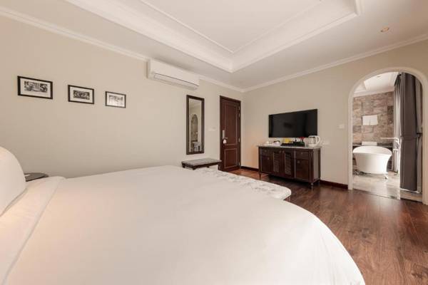 La Mejor Hotel & Sky Bar