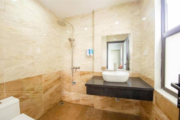 OYO 411 Van Nam Hotel