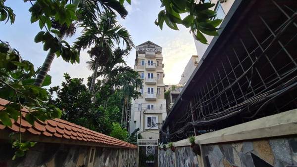 Reddoorz near Tran Duy Hung Street 3