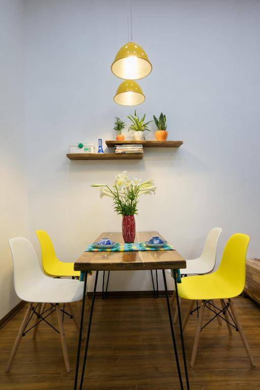 Holly's Hidden Nest in Prime Location No Lift