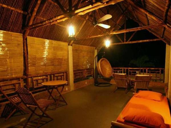 Lang Ca voi (The Whales Village)