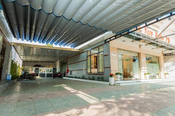 Khách sạn Vạn Xuân 79