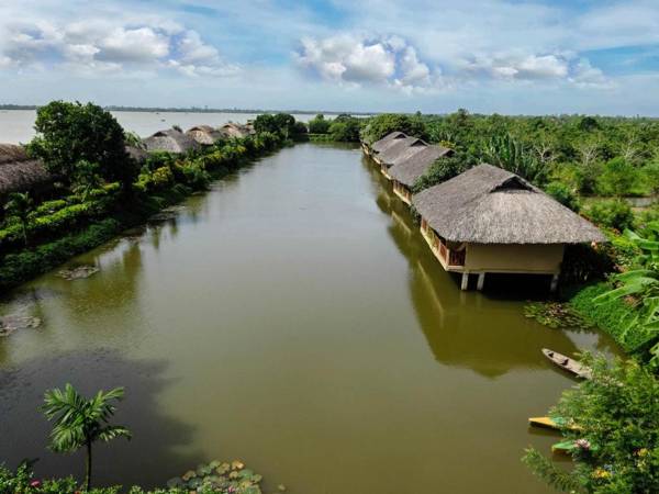 Mekong Riverside Boutique Resort & Spa