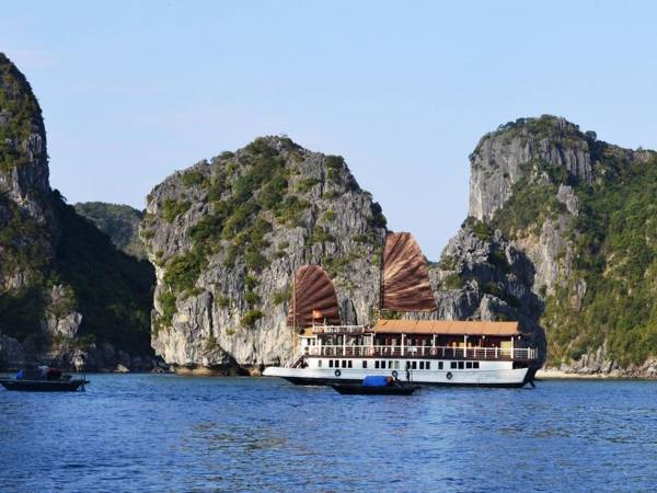 Halong Annam Junk