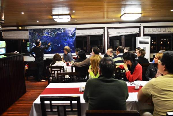 Garden Bay Premium Cruise