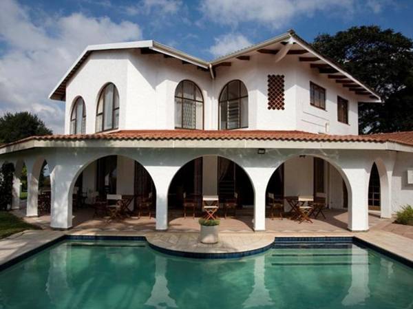 Bizafrika Guest Lodge & Conference Center