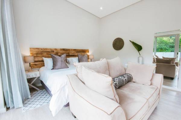 A Riverbed Guesthouse