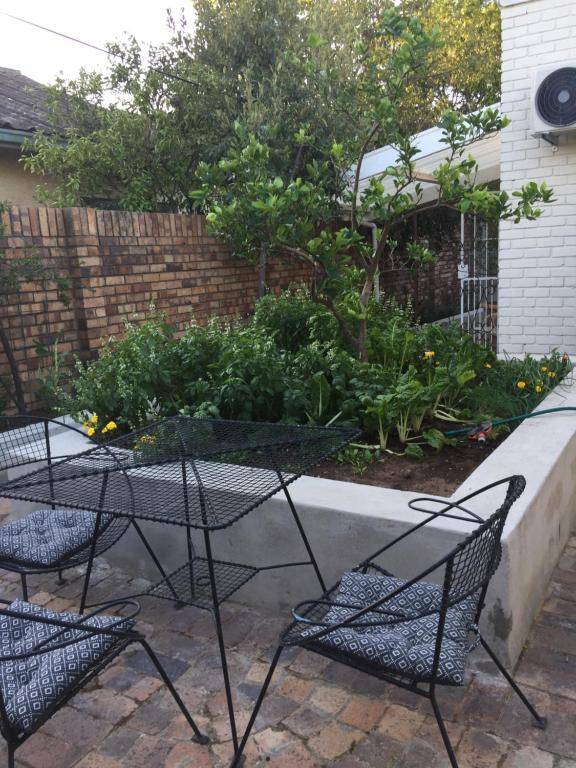 Courtyard Studios (with air conditioning)