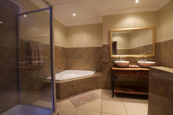 Tuskers Bush Lodge B&B