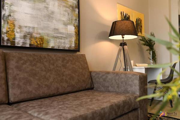 Next To Apartment Hotel