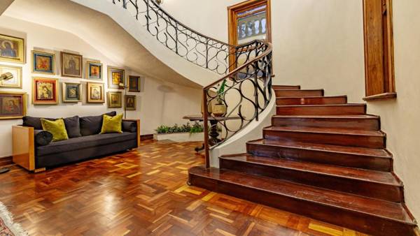 Christies @32 on Russell