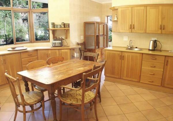 Point Village Accommodation - Lighthouse Lodge