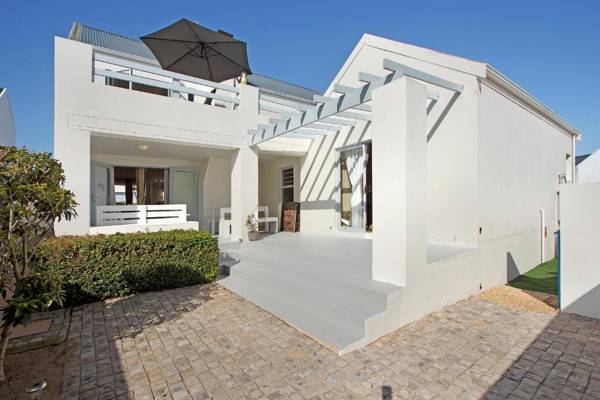 Blue Lagoon 2 by HostAgents