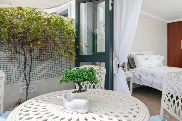 Blue Moon Apartments