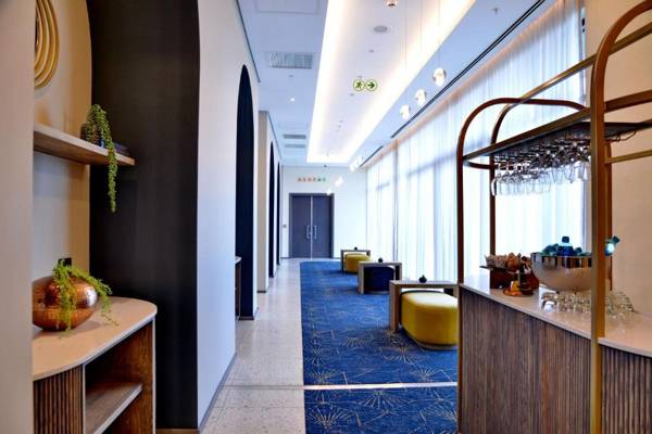 Courtyard Hotel Waterfall City