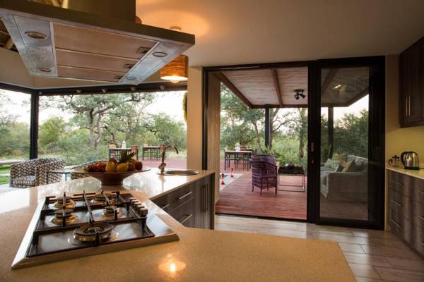 Moya Safari Villa