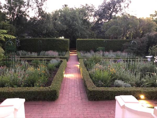 Les Chambres Guest House