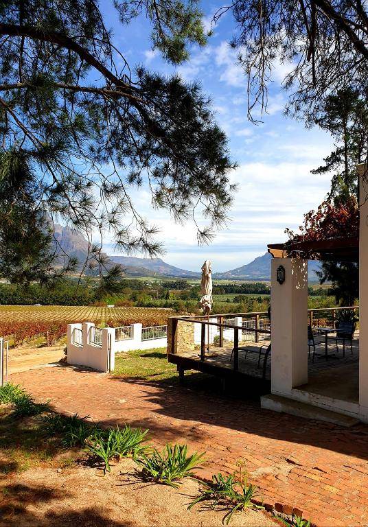 Topiary Wine Estate & Cottages