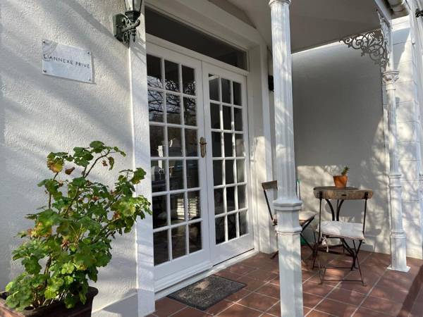 The Corner House L'A-nnexe