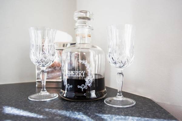 The Browns' Luxury Guest Suites