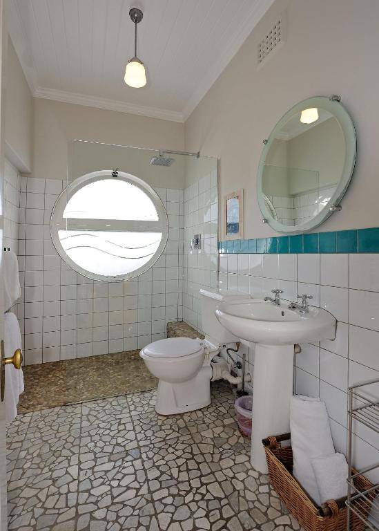 Barry Hall Apartments