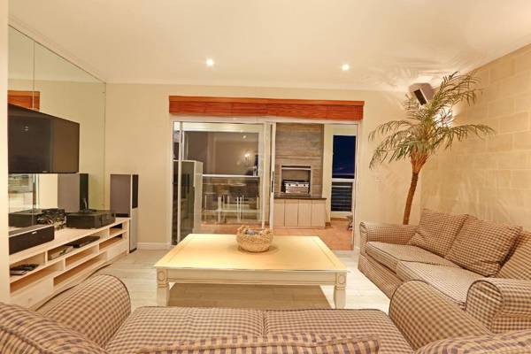 Neptune Isle 301 by HostAgents