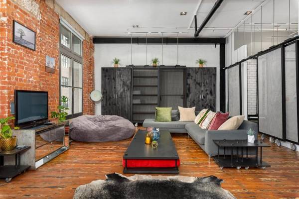 Wolroy House Apartments