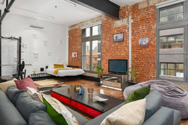 Wolroy House Apartments