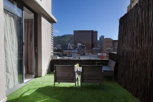 Four Seasons 801 by CTHA