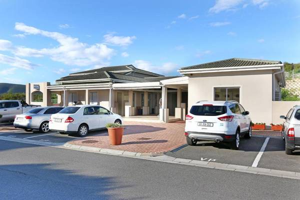 Big Bay Beach Club 122 by HostAgents