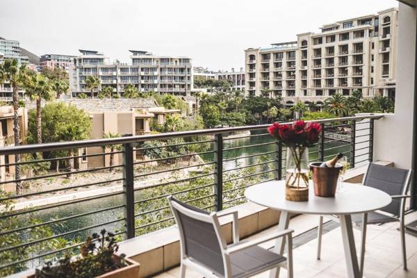 Chic Waterfront Apartment  Balcony  Pool  Gym