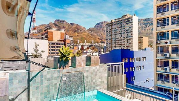 Urban Oasis Aparthotel and Spa